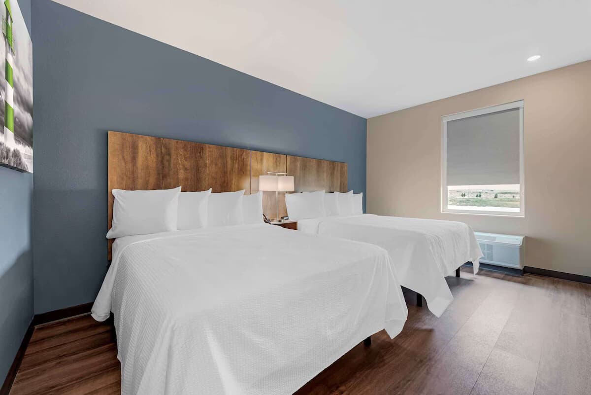 Pueblo Double Queen Studio + Free Breakfast & Gym