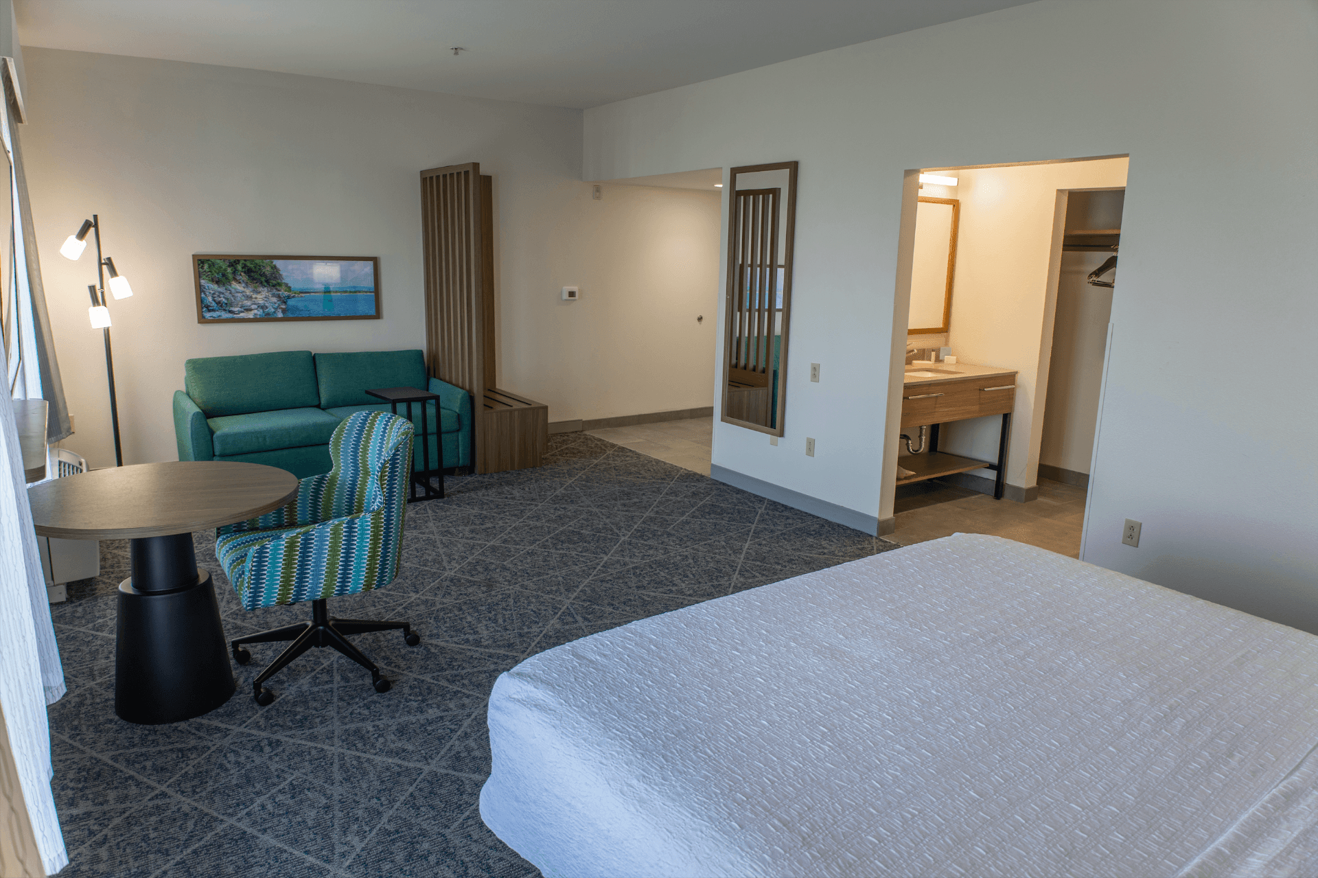 Lake Travis Getaway – King Studio w/ Pool & Gym