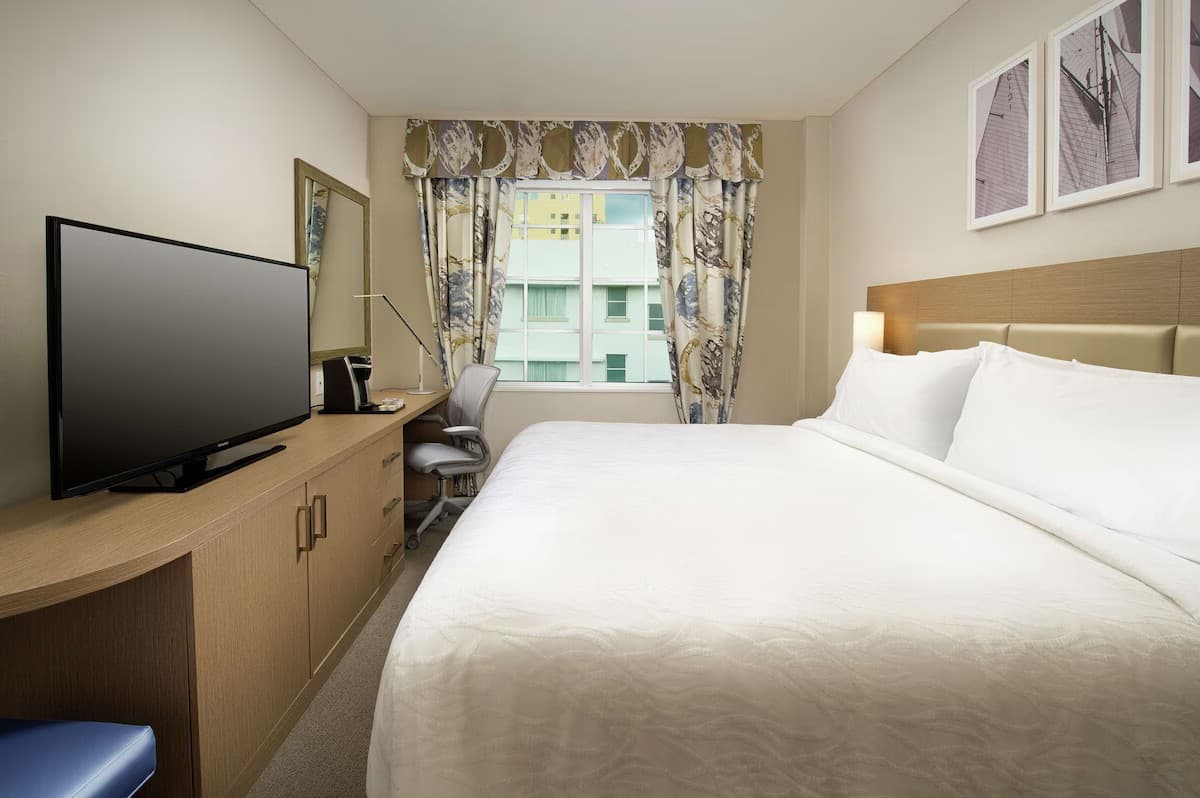 King Studio Steps to Ocean & Nightlife + Gym