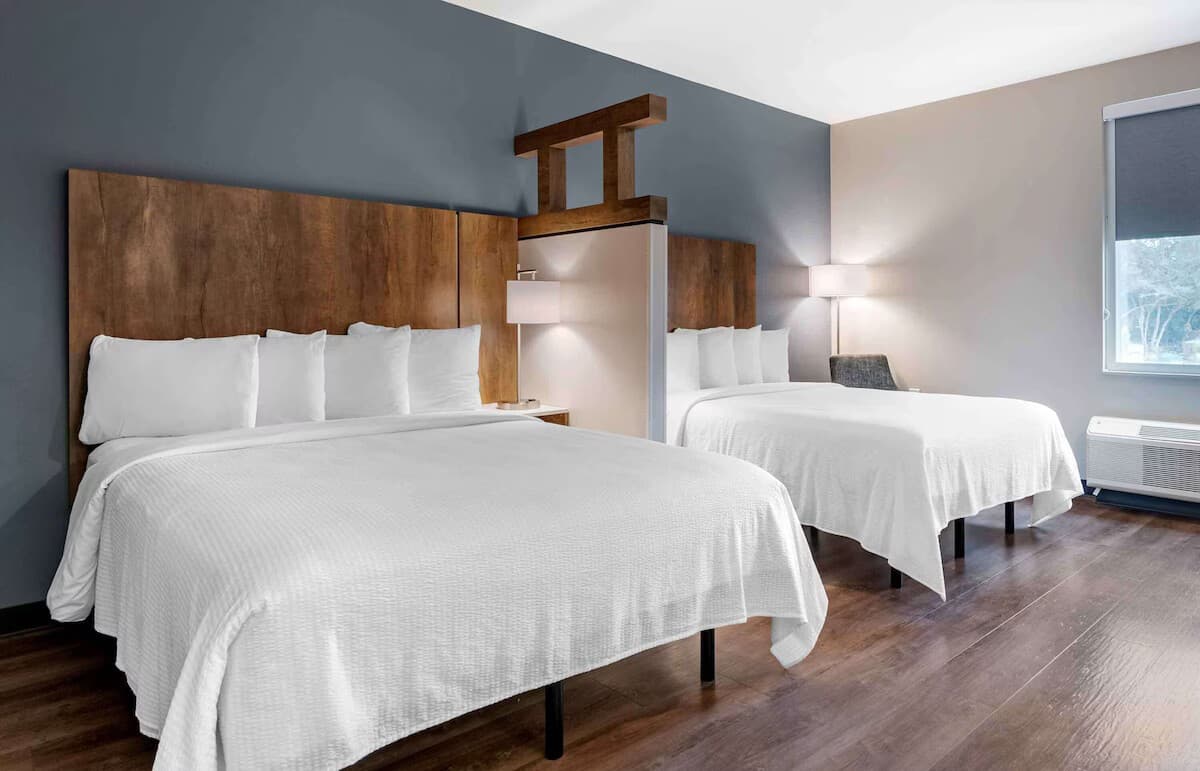 Adventure-Ready Double Queen| Free Breakfast & Gym