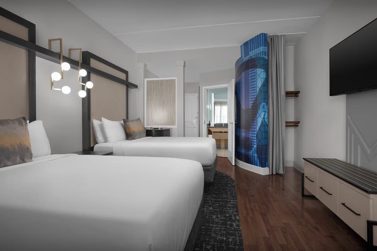 Tapestry Park 2 Double Suite with Resort Pool &Gym