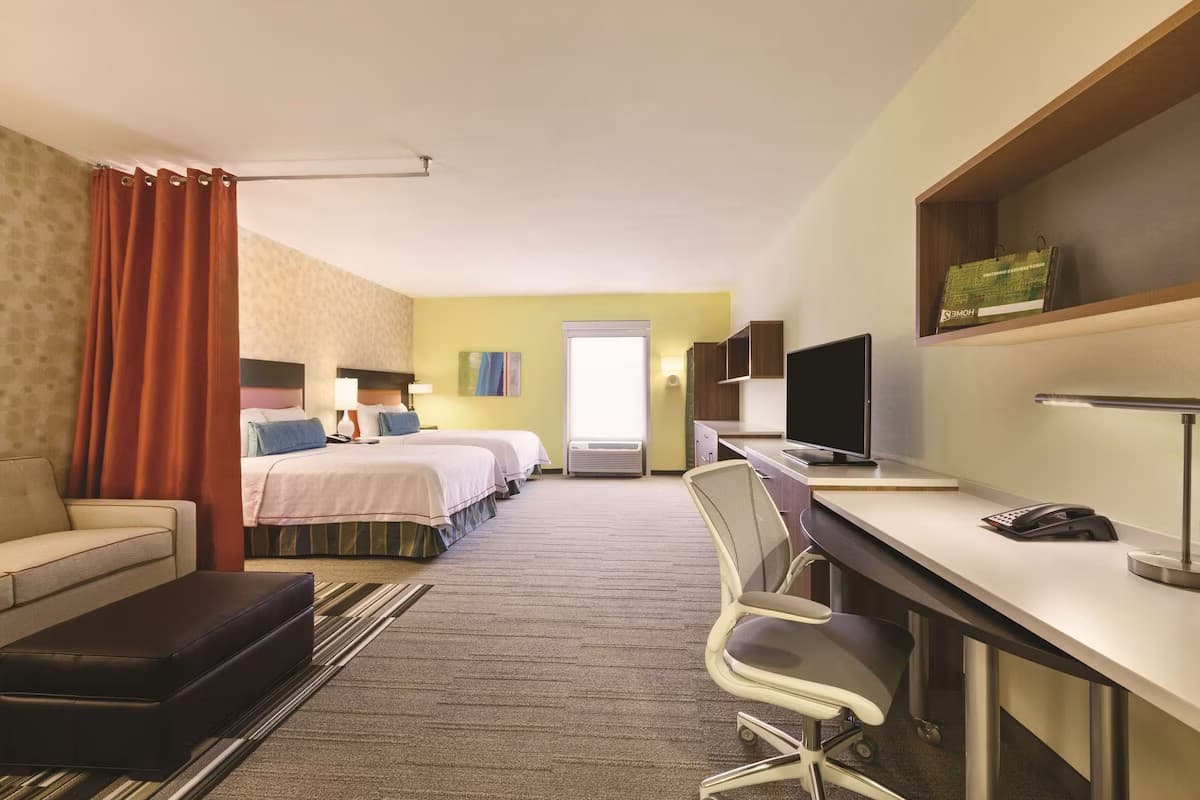 Walk to A&M: Double Queen + Breakfast, Pool&Gym