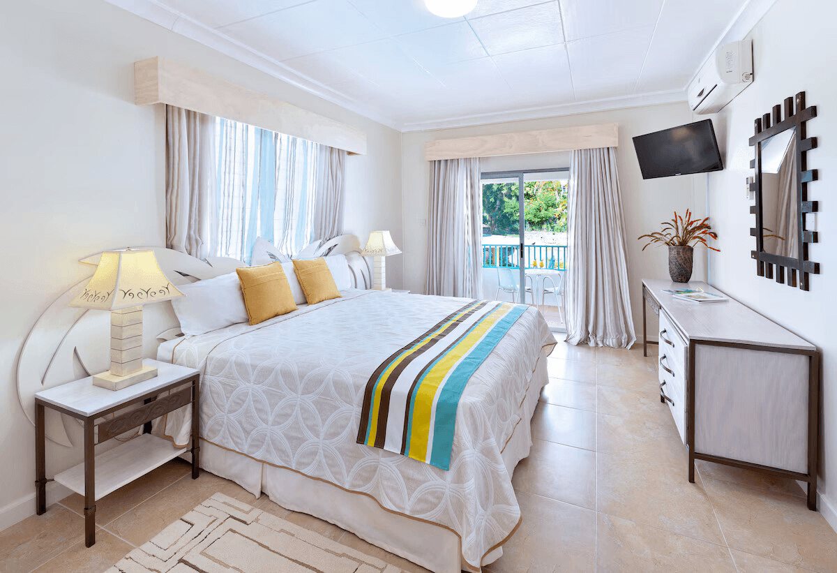 Rockley Beach Queen Suite | Breakfast & Pool