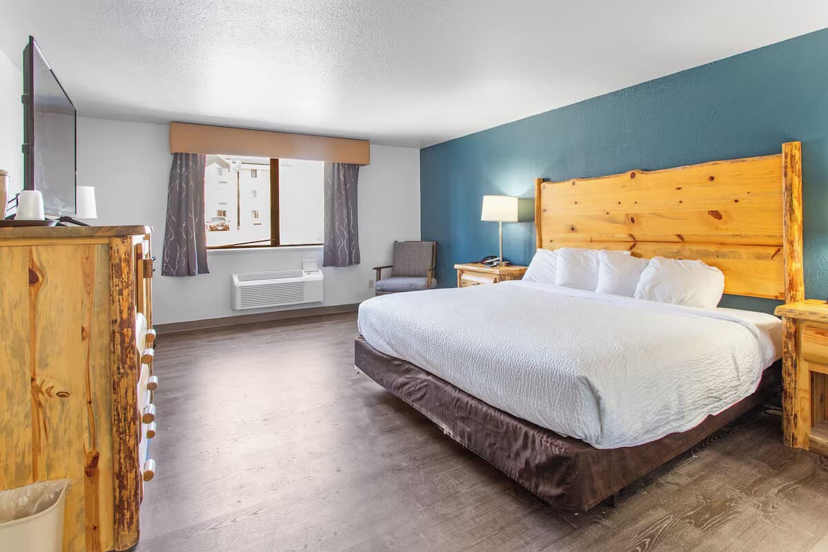 Butte MT – King Suites Near Casinos, w/Pool&Lounge
