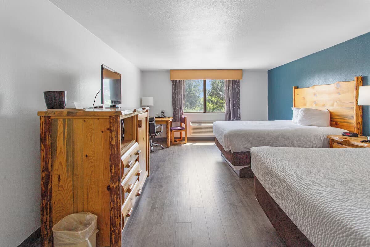 Butte MT–2Queen Suites Near Casinos, w/Pool&Lounge