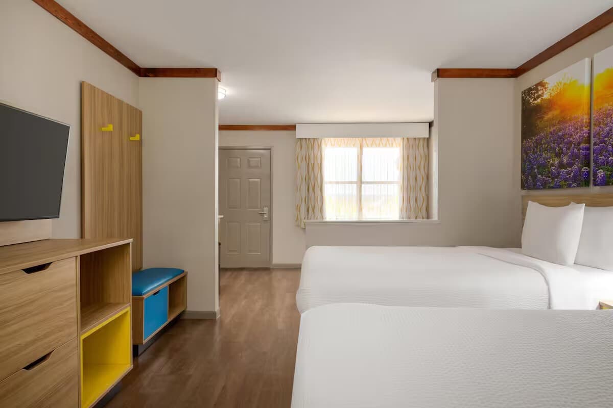 Grape Creek Stay & 2Queen Suites Pool/breakfast