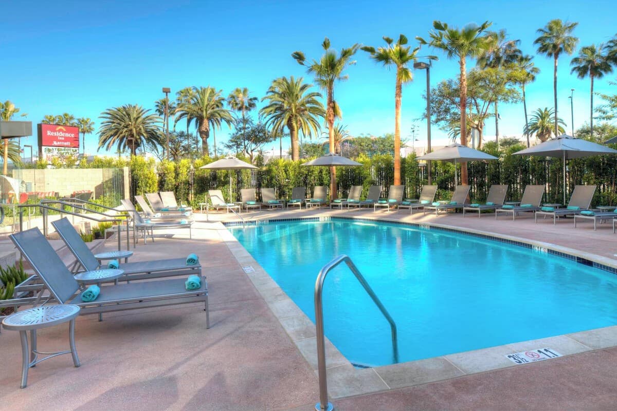 listing card gallery