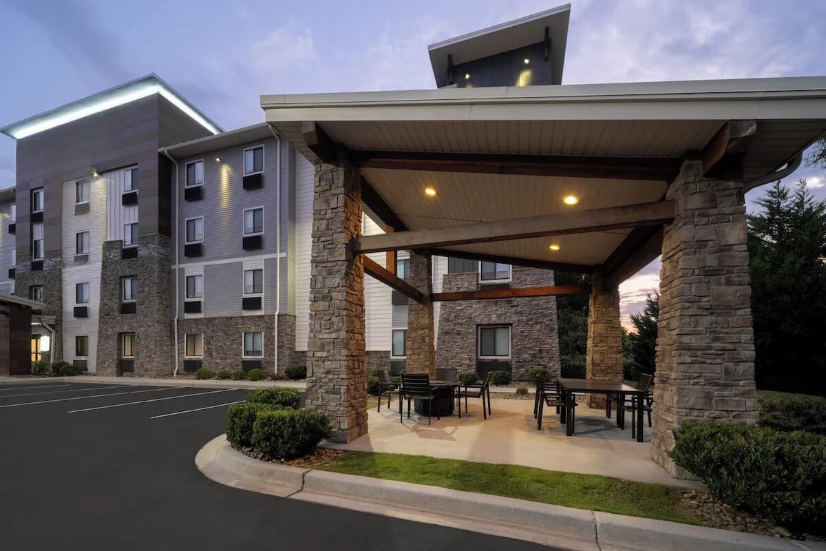 listing card gallery