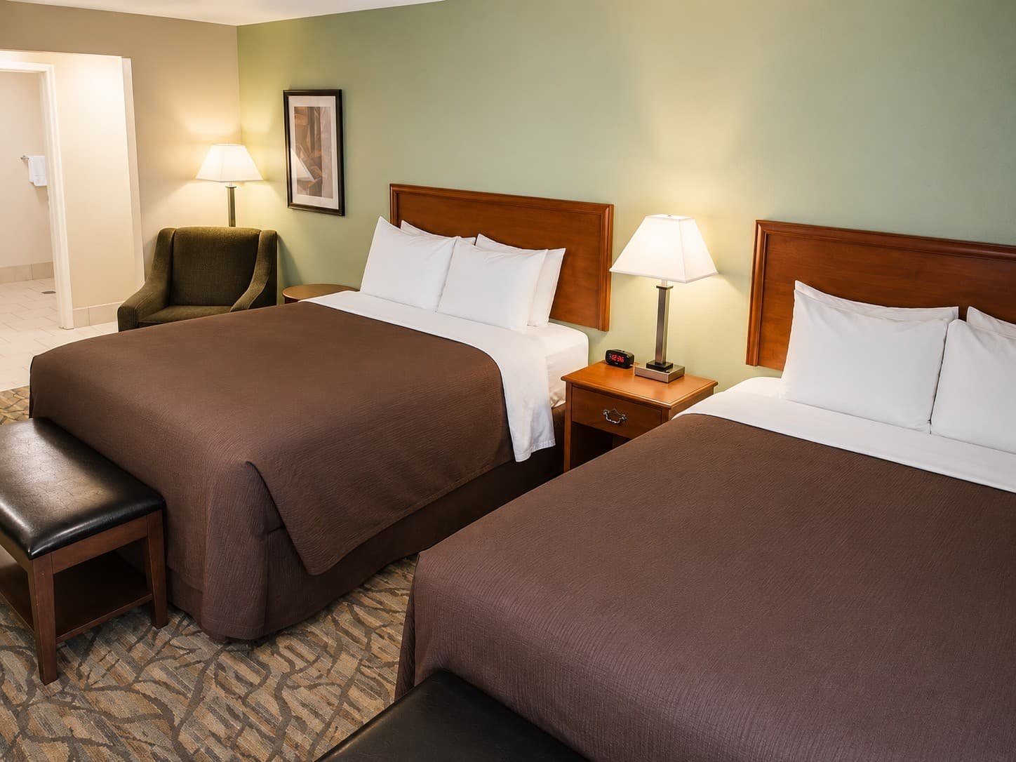 Deluxe 2 Queen Room