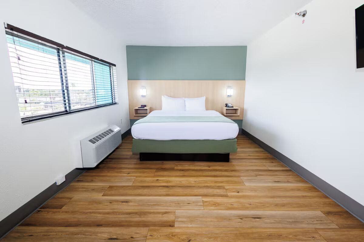 1 Bedroom Suite (Newly Renovated)