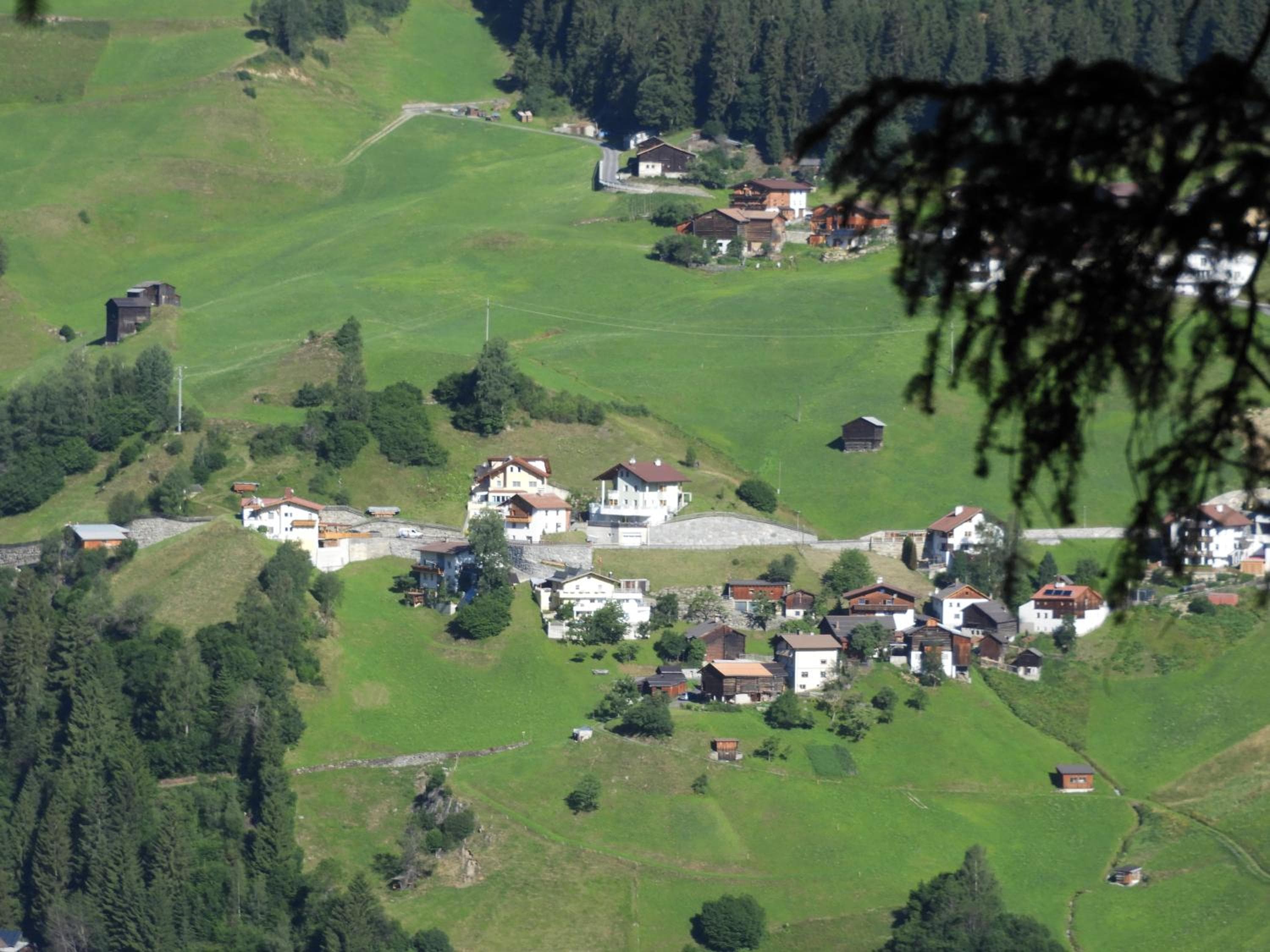 Photo 10
