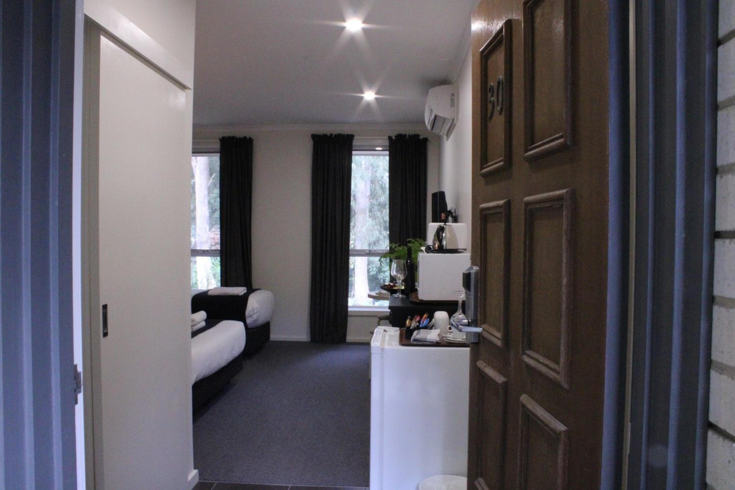 Photo 8
