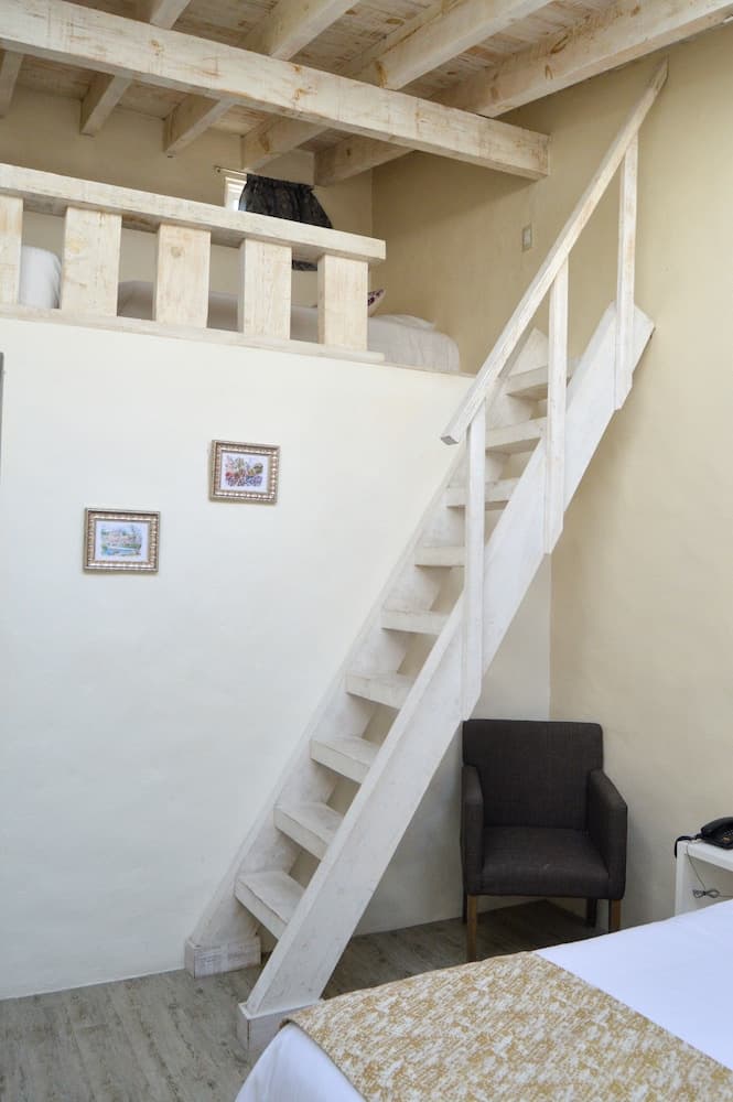 Photo 33