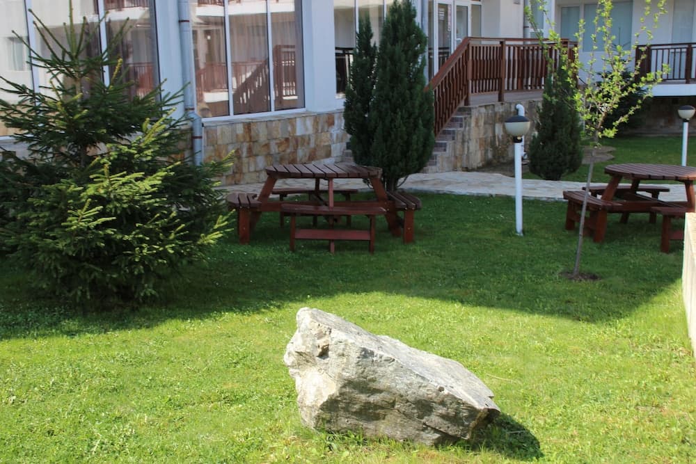Photo 10